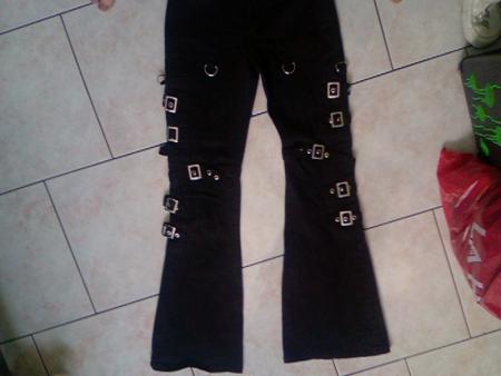 Pantalon noir avec boucles